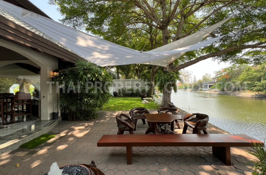 House with Shared Pool for rent in Bangnatrad